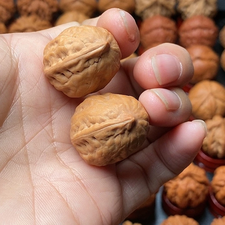 文玩核桃吊坠一根筋