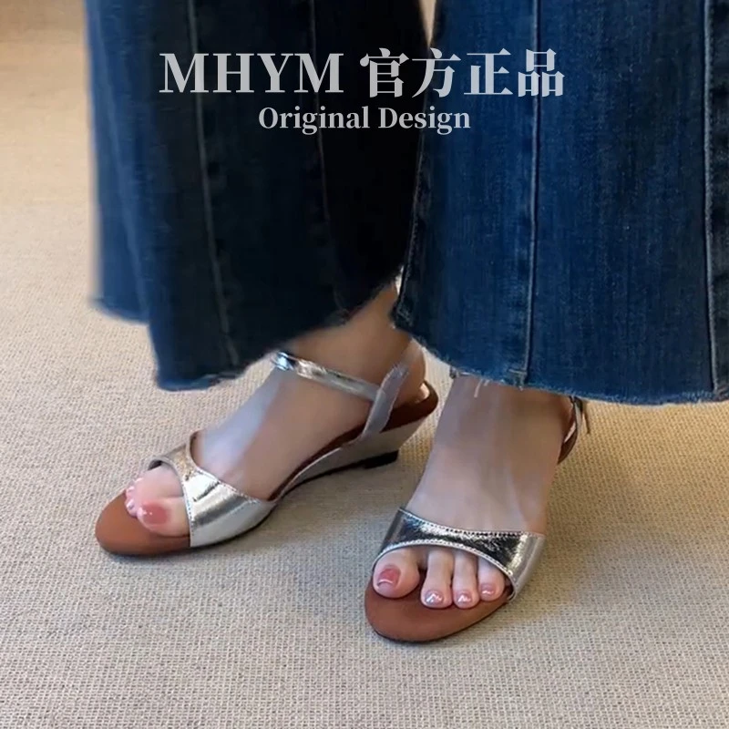 MH官方新款高级感一字带简约配裙子气质凉鞋女夏复古坡跟罗马鞋