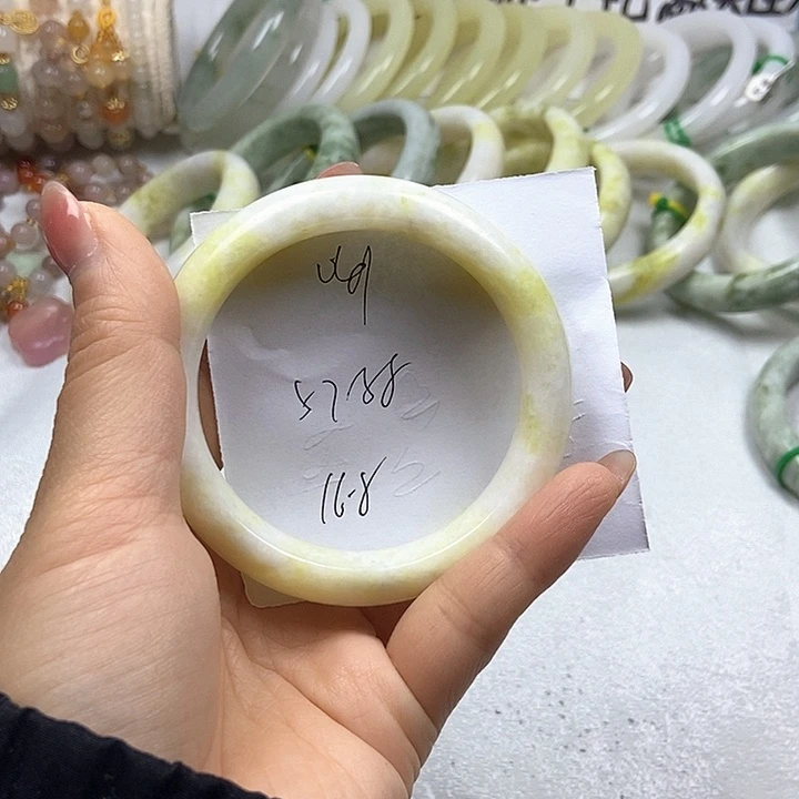 石英质玉未镶嵌手镯
