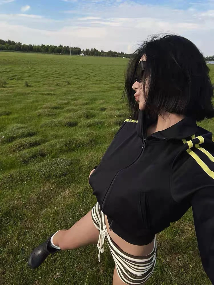 美式复古辣妹卫衣女秋季侧边三条杠短款立领外套修身显瘦运动上衣