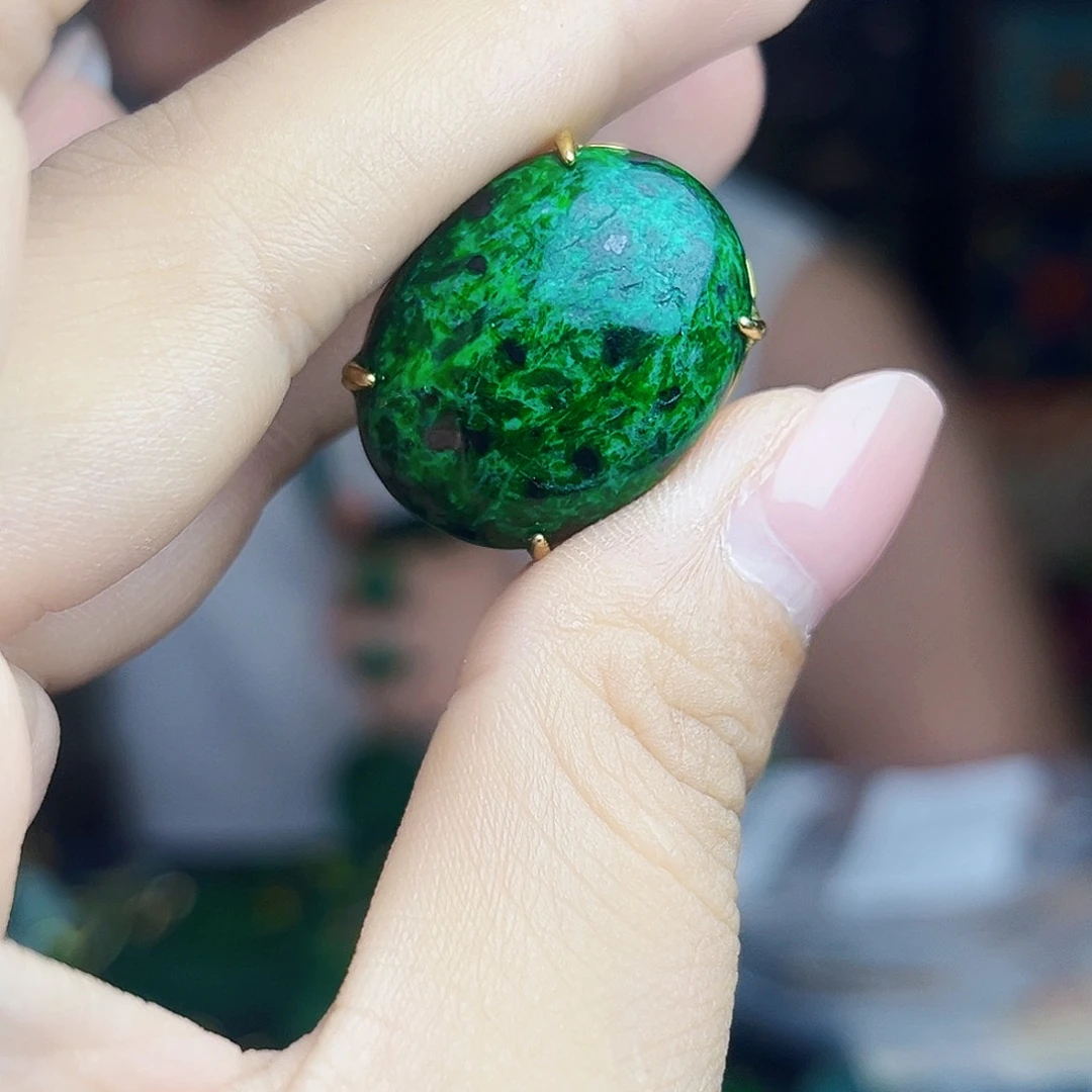 翡翠未镶嵌颈饰多样性