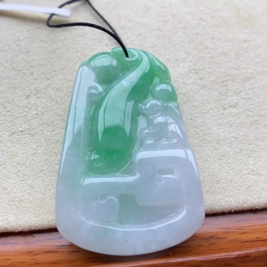 翡翠未镶嵌颈饰吊坠