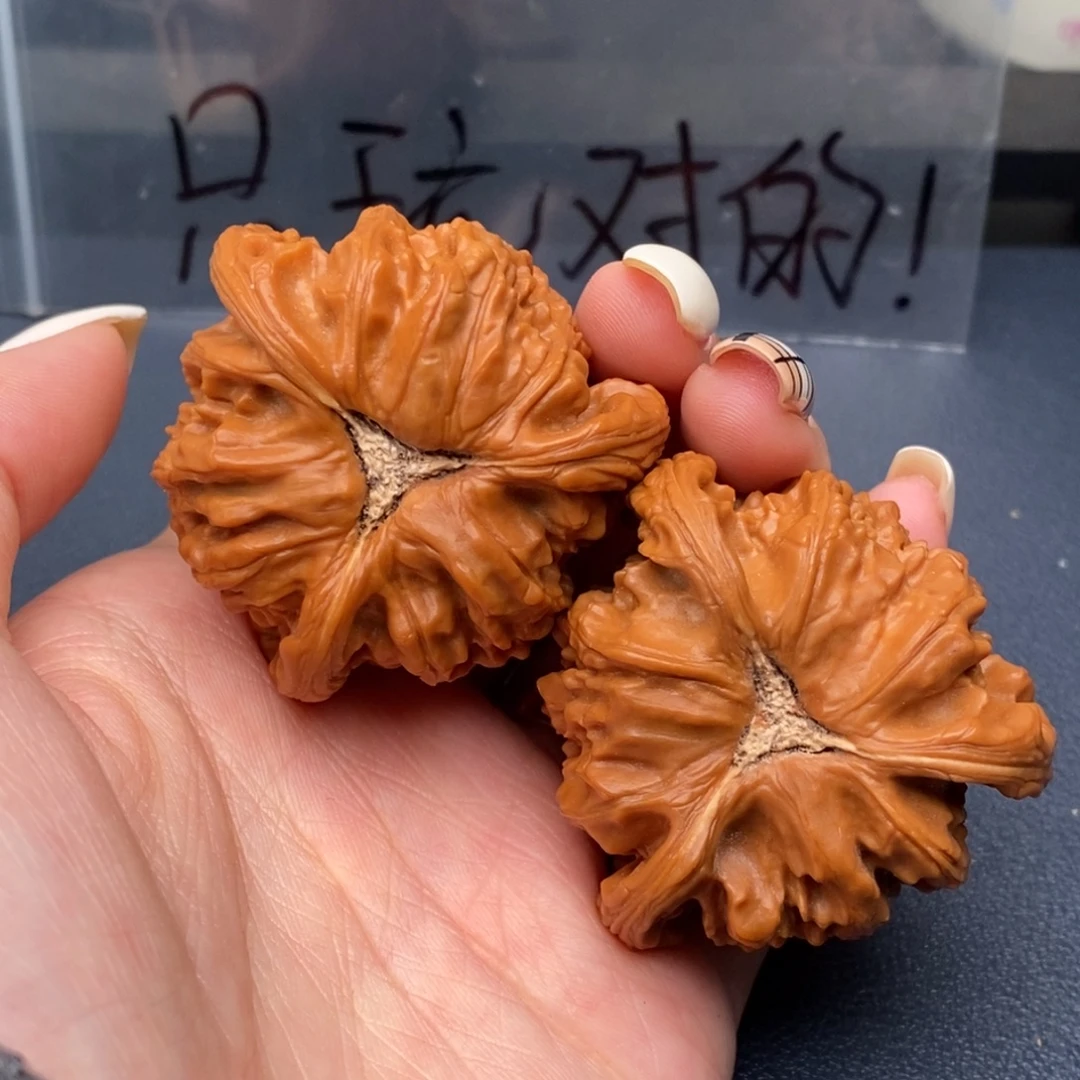 请***年文玩核桃把件白狮子