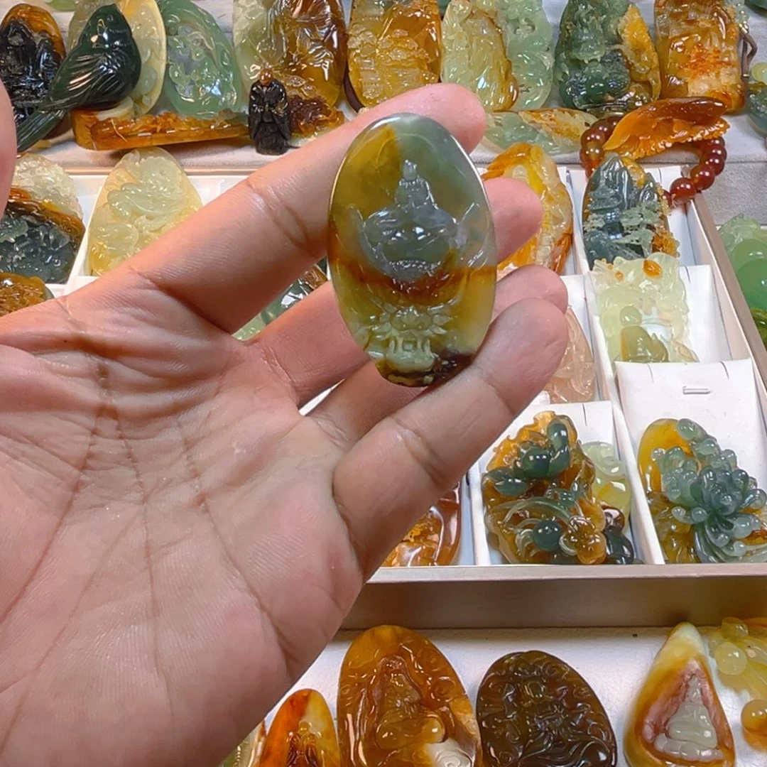 田***心蛇纹石玉未镶嵌颈饰