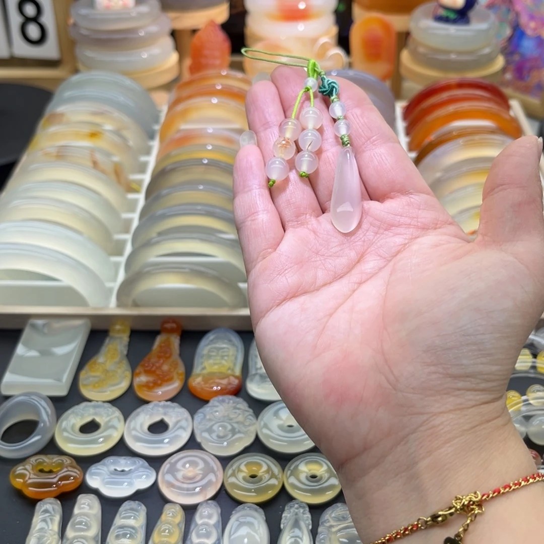 陈***甸玛瑙/玉髓未镶嵌颈饰