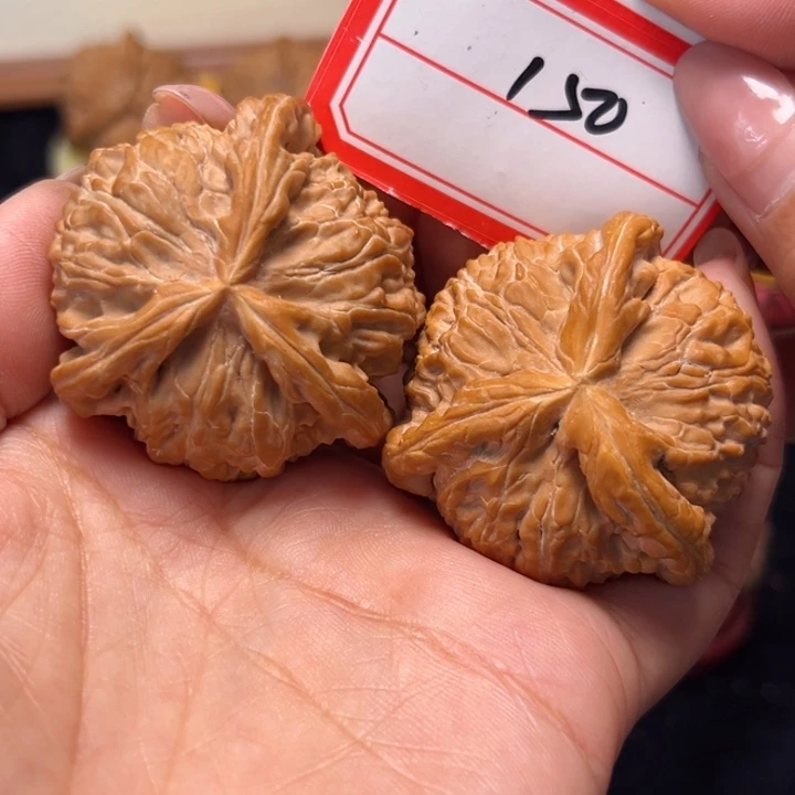 文玩核桃吊坠43大尺肉球白奔150