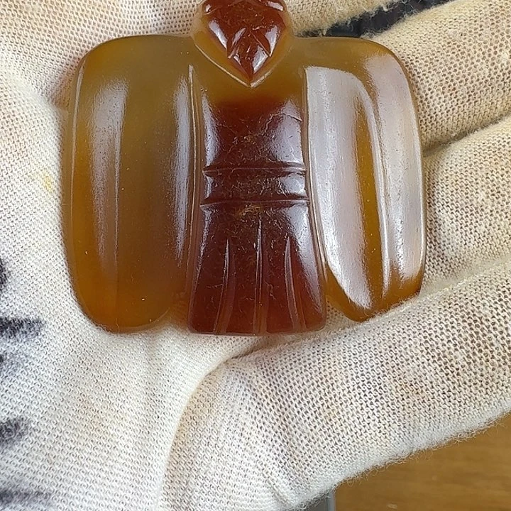 国***褚和田玉未镶嵌挂件