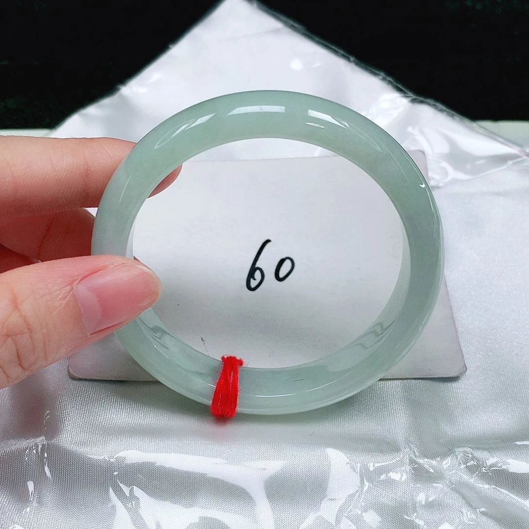 翡翠手镯未镶嵌翡翠手镯未镶嵌