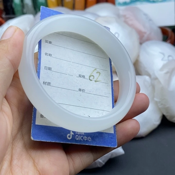 未镶嵌手镯石英质玉