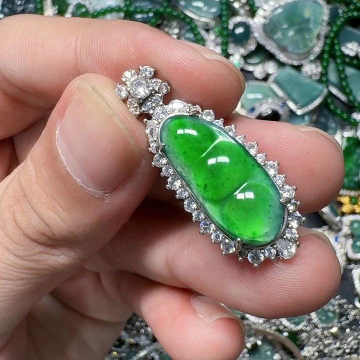 翡翠未镶嵌颈饰天然A货翡翠放漏