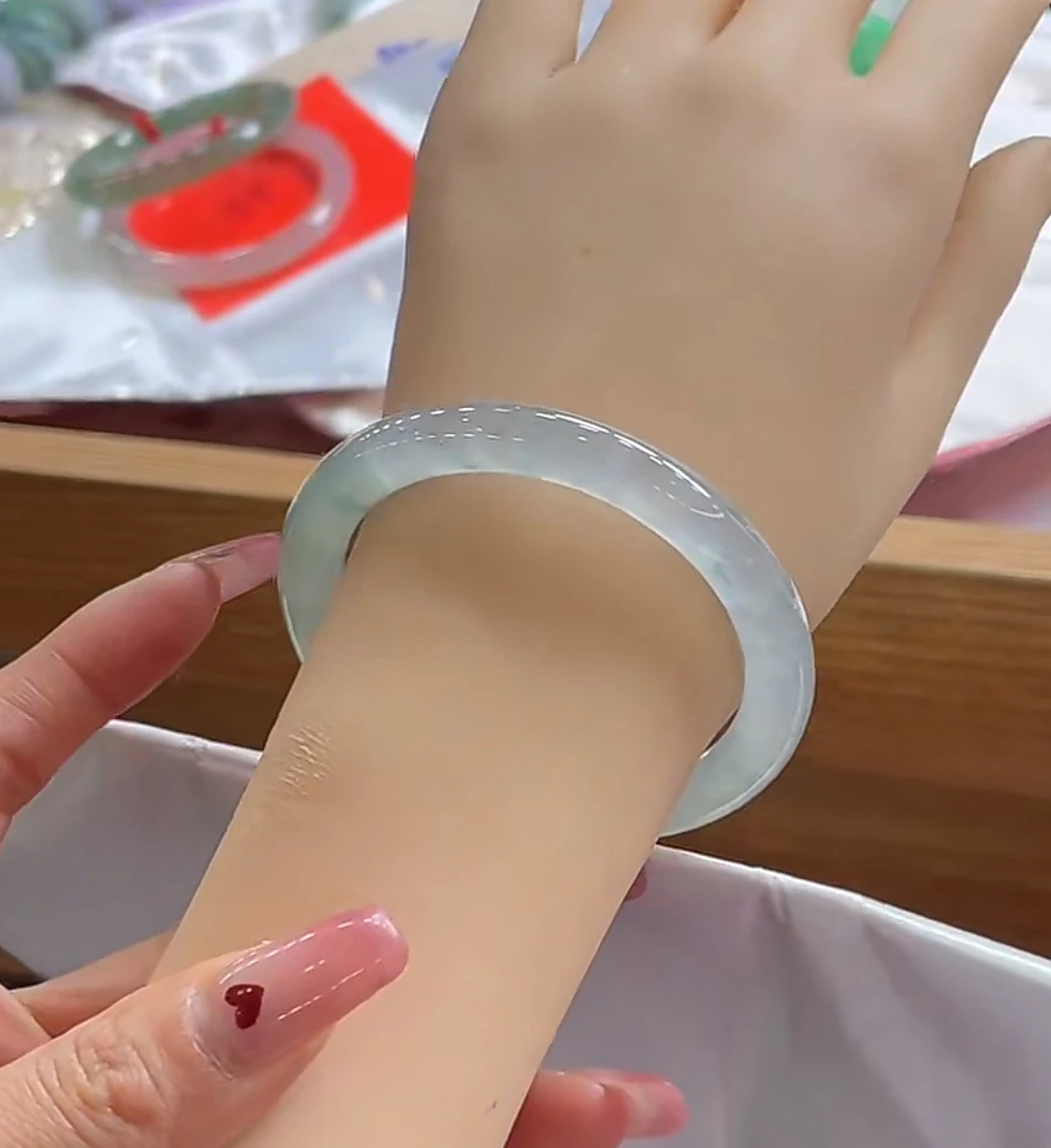 52-53圈玻璃种圆条翡翠手镯