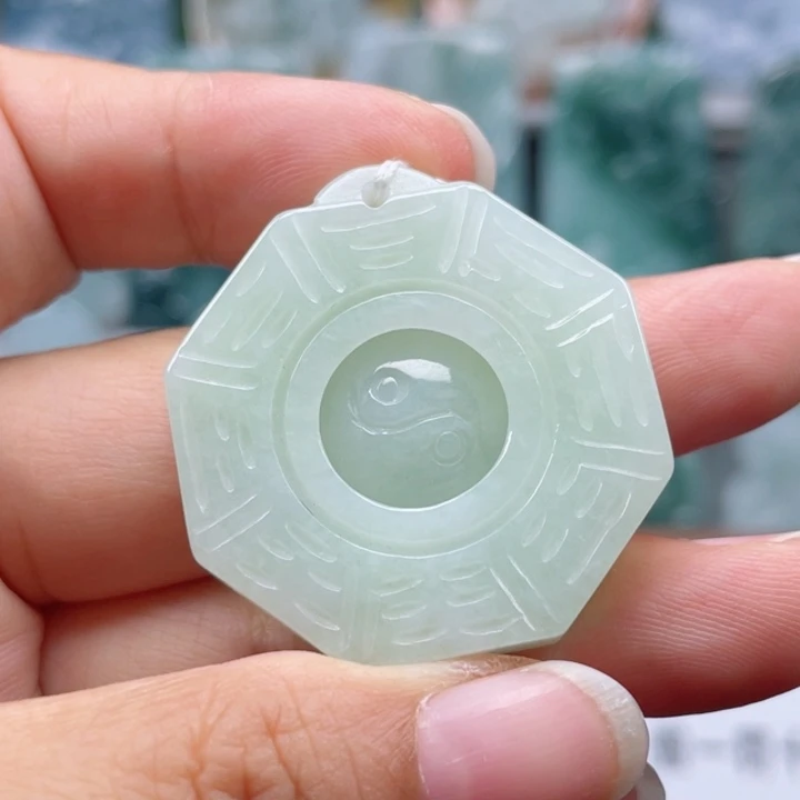 颈饰未镶嵌翡翠八卦