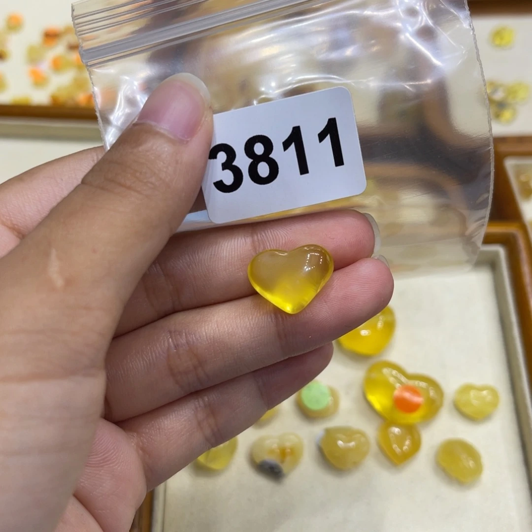 未镶嵌琥珀珠宝奇石