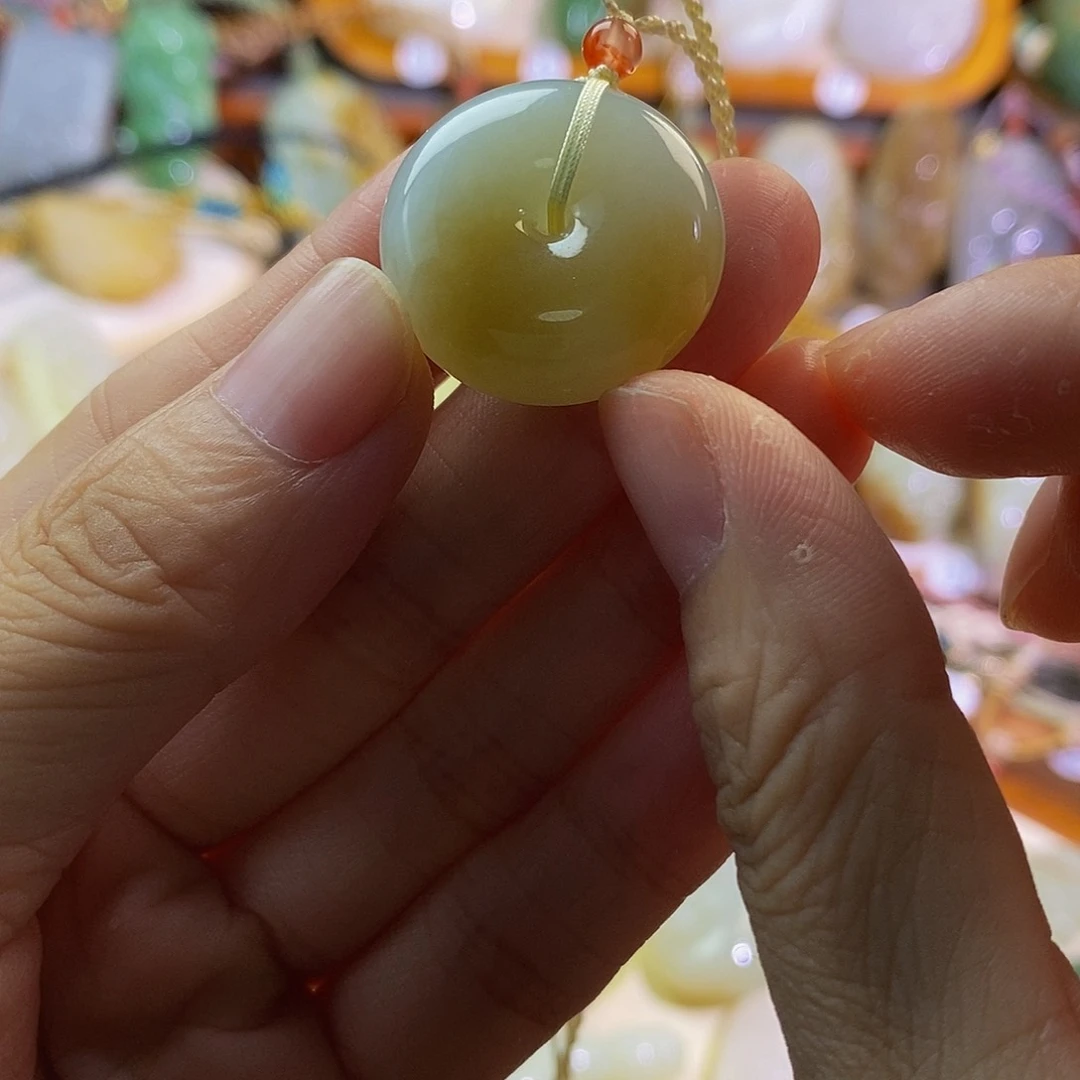 慕***瑾和田玉未镶嵌颈饰