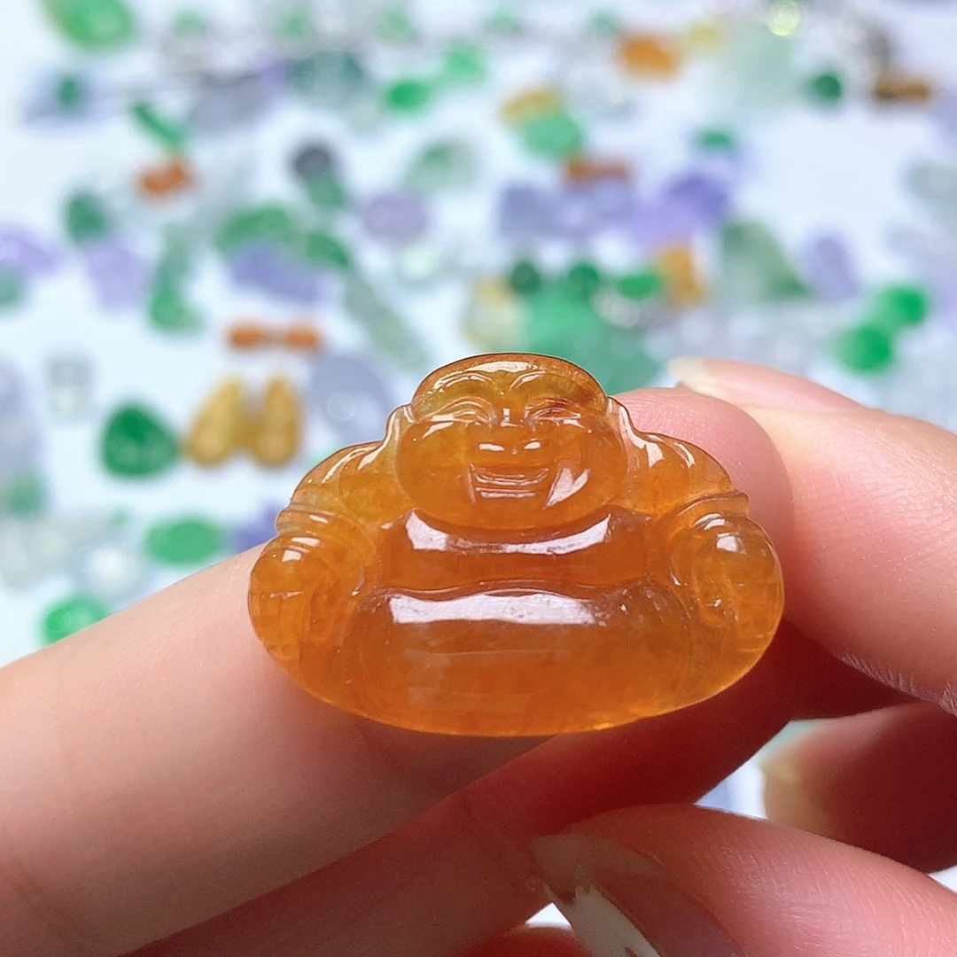 翡翠未镶嵌颈饰佛