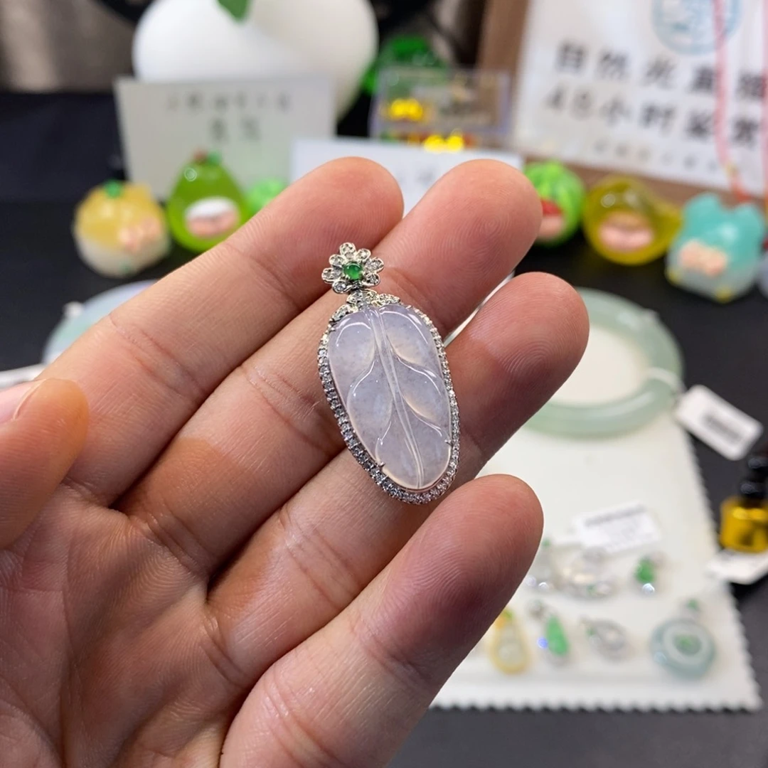 翡翠18K金镶嵌颈饰翡翠