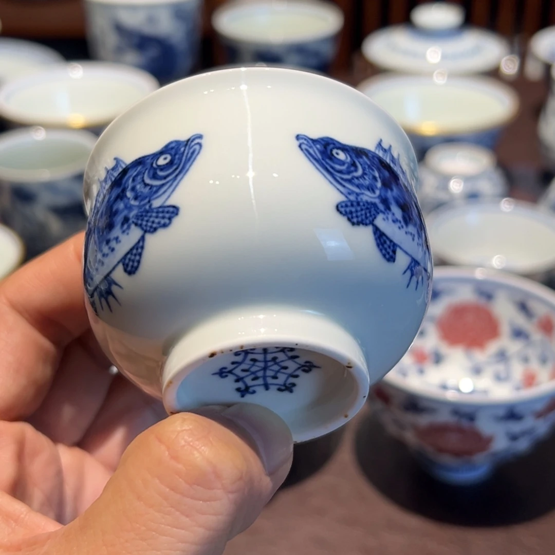 精品青花三面鳜鱼内海水纹炉式杯口径约7厘米