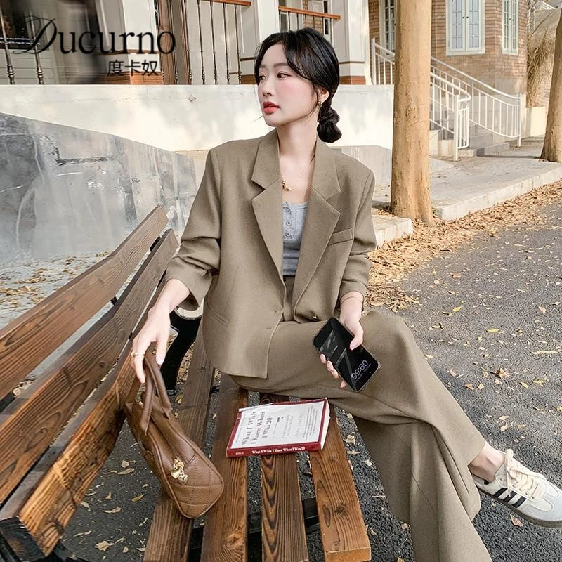 卡其色休闲西装套装女2025年秋季气质高级感通勤西服阔腿裤两件套