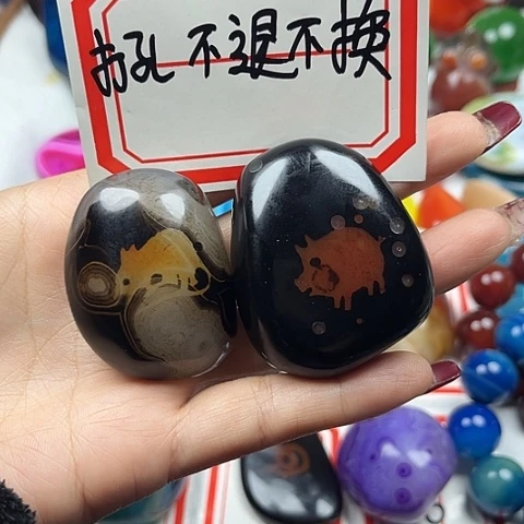 玛瑙/玉髓挂件未镶嵌当***人