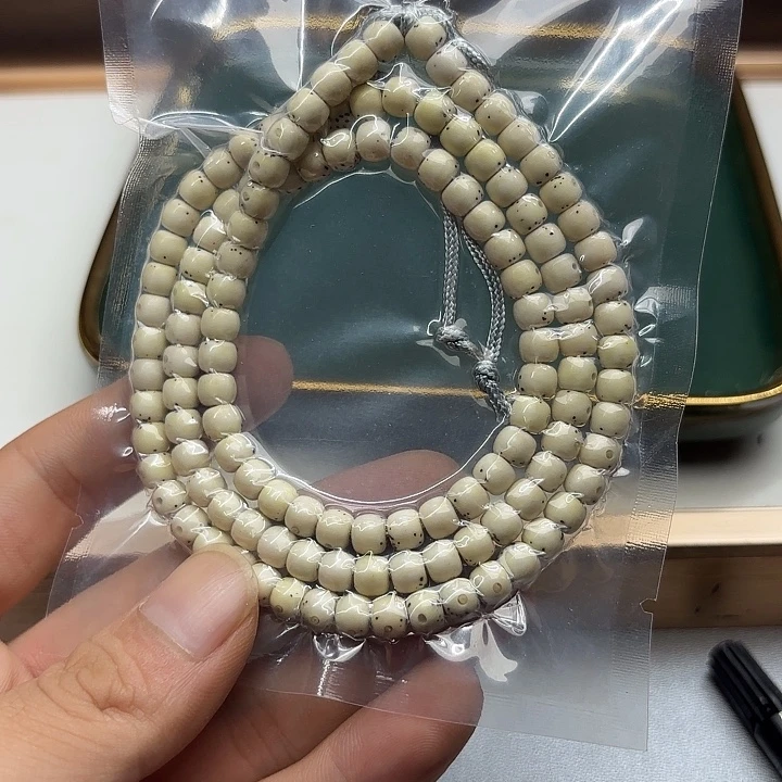 手串星月菩提H12。