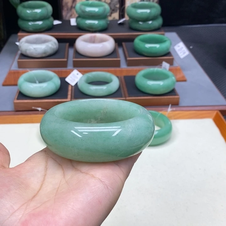 *****石英质玉未镶嵌手镯