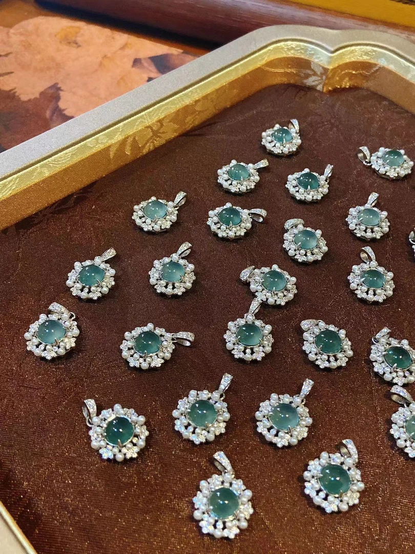 c82 蓝翡大蛋面戴妃吊坠发一个