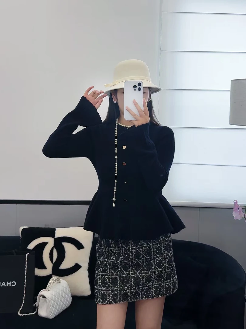 兰嫣｛收腰显瘦｝小香风设计感秋冬气质时尚显瘦收腰全羊毛针织衫