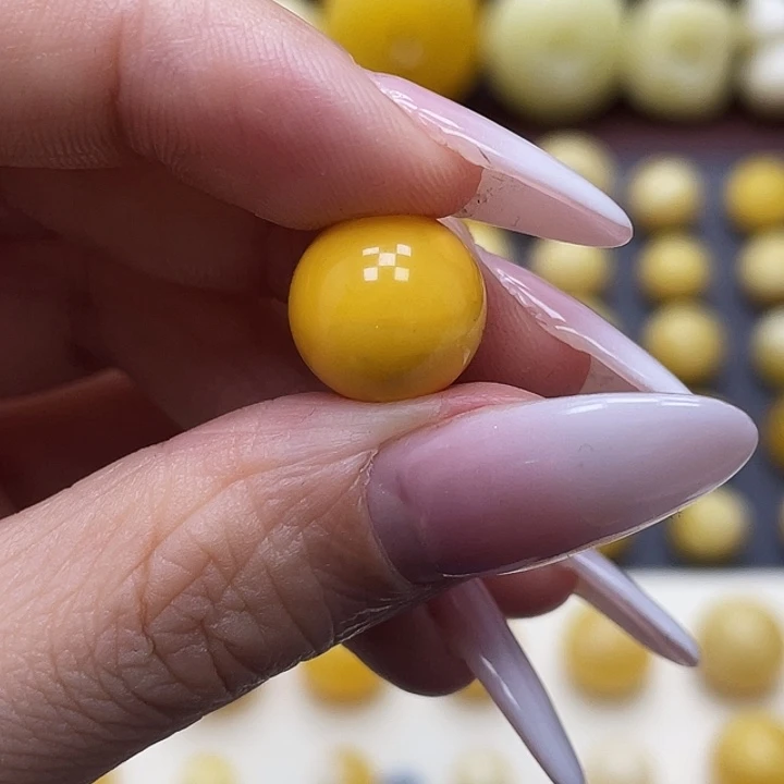 琥珀未镶嵌裸石11.9mm微瑕