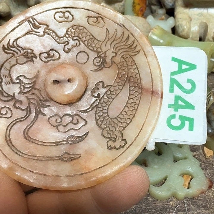 和田玉颈饰未镶嵌阿**刻