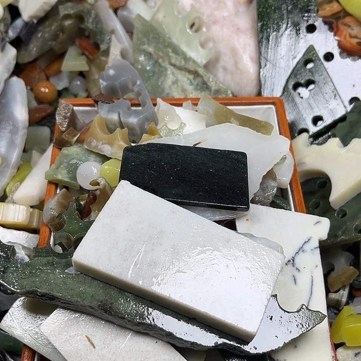 和田玉未镶嵌珠宝奇石陈