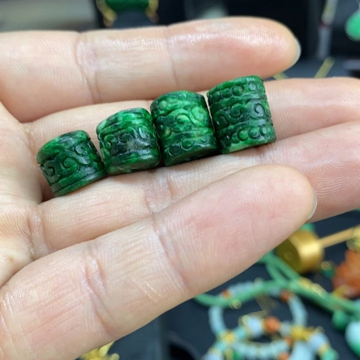 翡翠颈饰未镶嵌吊坠