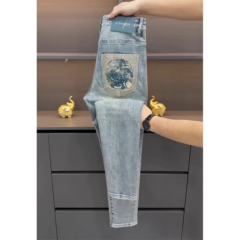 潮牌轻奢感修身弹力刺绣牛仔裤男时尚休闲潮流水洗假破洞小脚长裤
