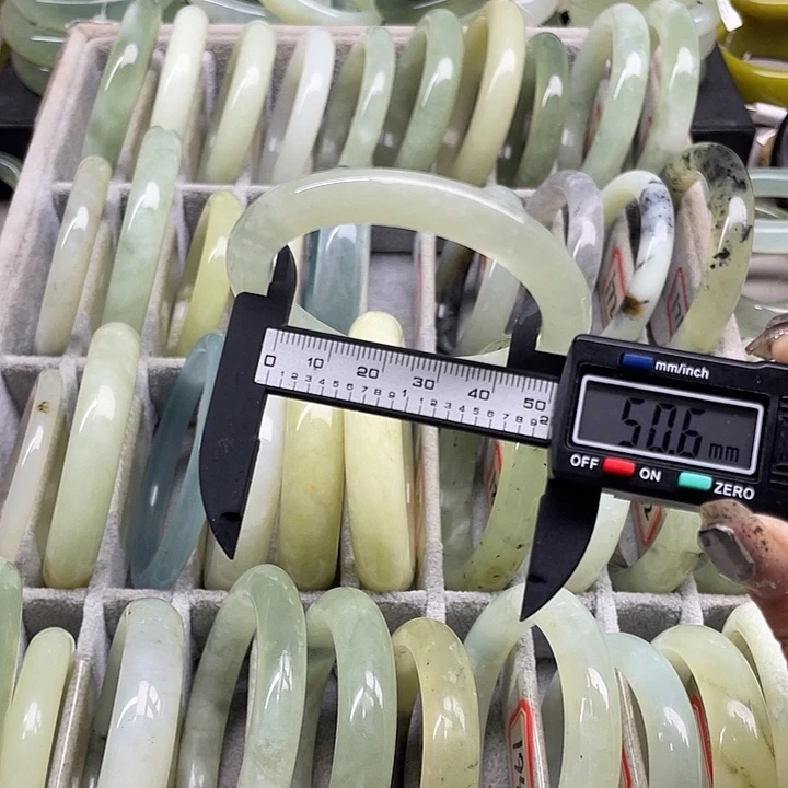 蛇纹石玉未镶嵌手镯175