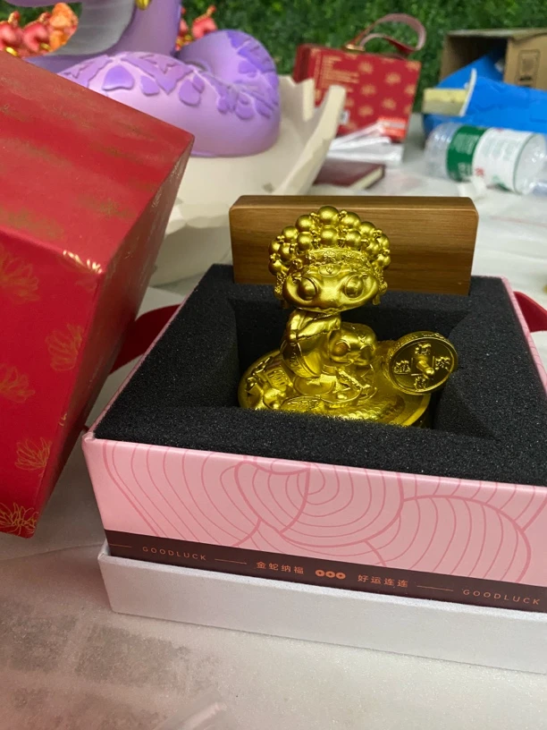 “丝丝”福建泉州蛇年ip小手办金色版