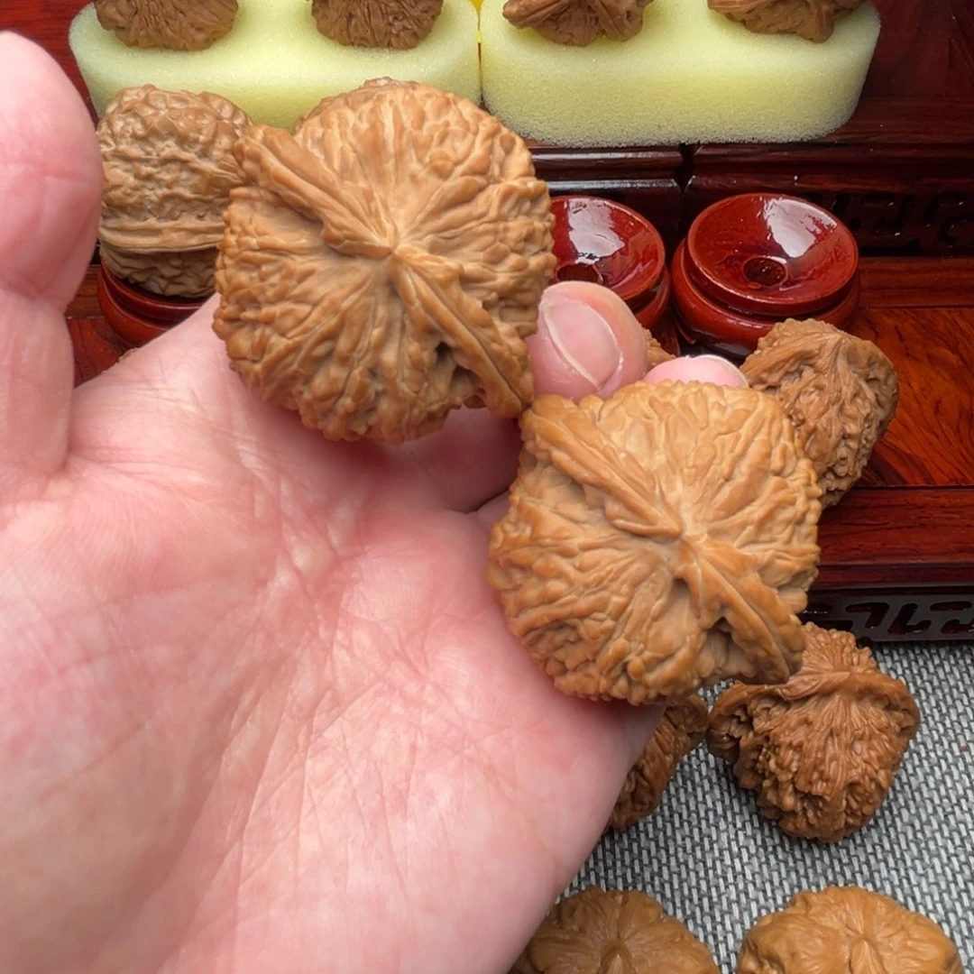 文玩核桃吊坠白狮子45尺