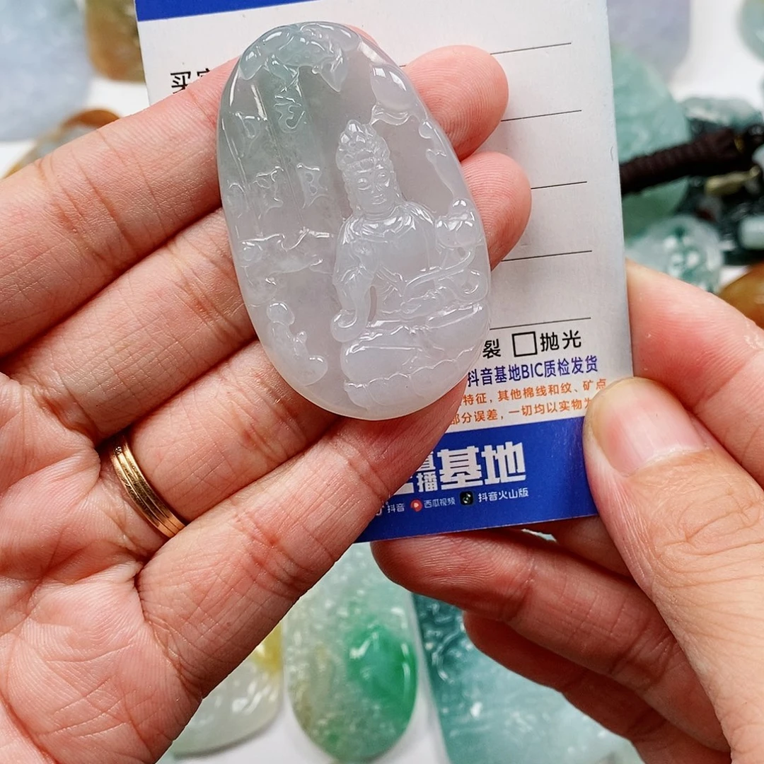 翡翠未镶嵌颈饰观音