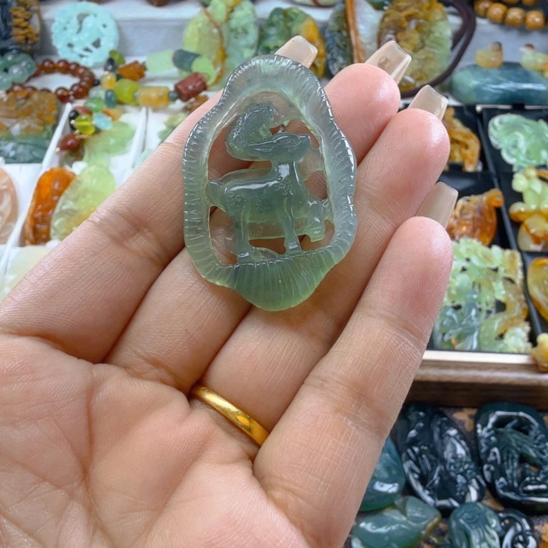 蛇纹石玉未镶嵌颈饰