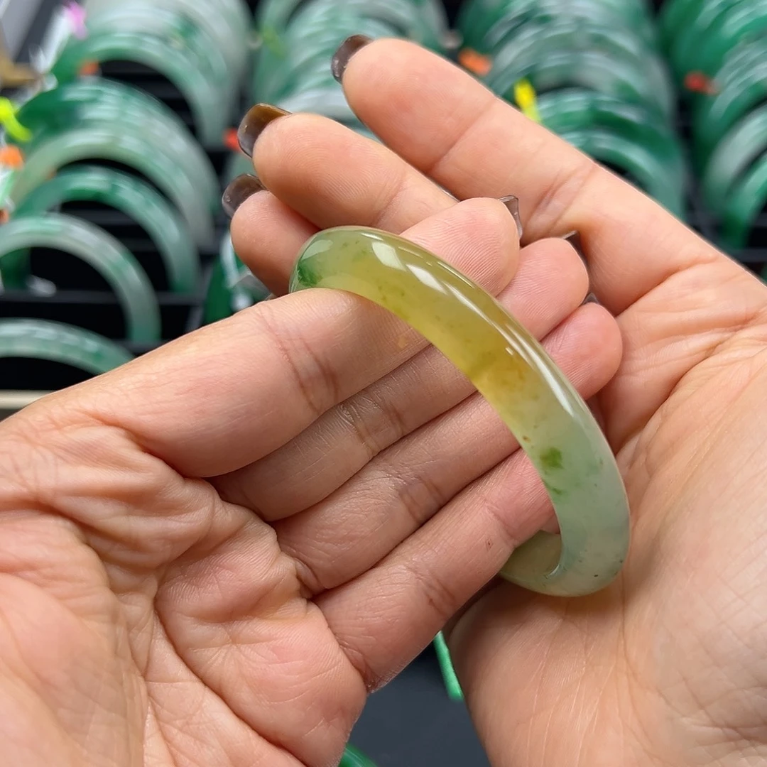 未镶嵌手镯石英质玉