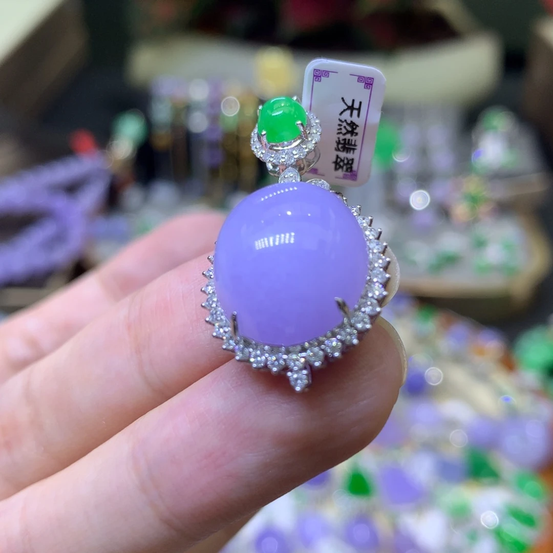 颈饰18K金镶嵌翡翠