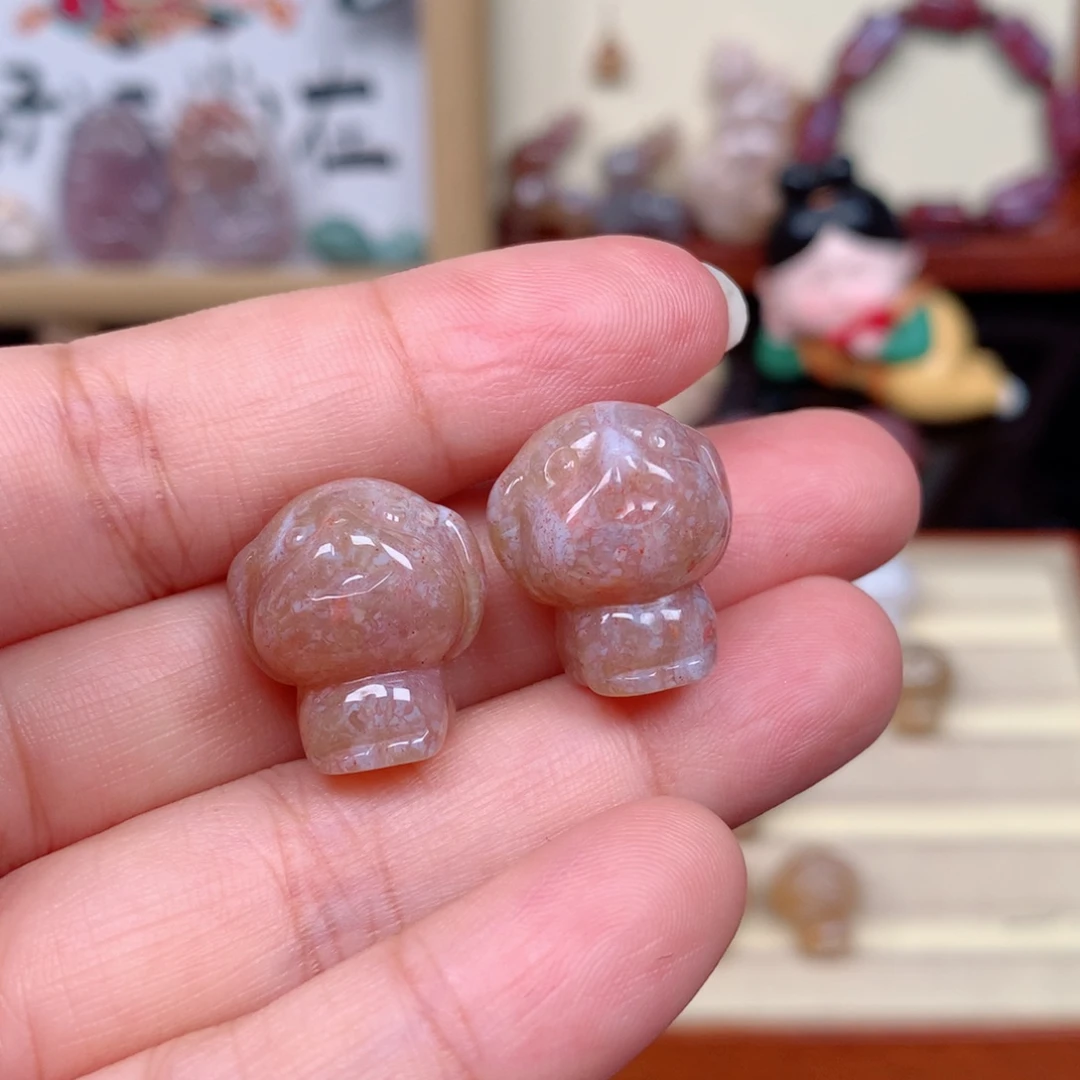 未镶嵌颈饰硅化玉