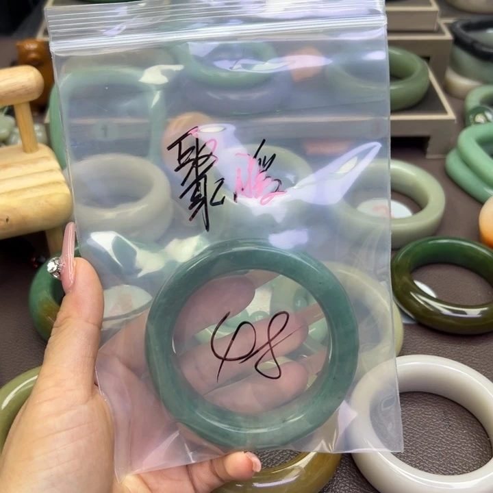未镶嵌手镯石英岩玉聚*