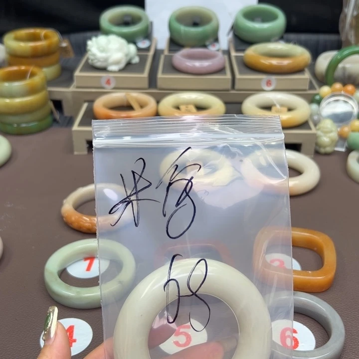 石英质玉未镶嵌手镯米*?