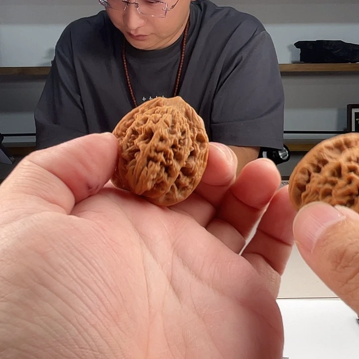 K***(吊坠桃核虎头核桃
