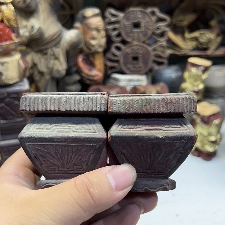 陶瓷?****。木雕一对花篮