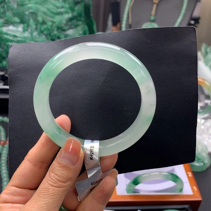 石英质玉未镶嵌手镯