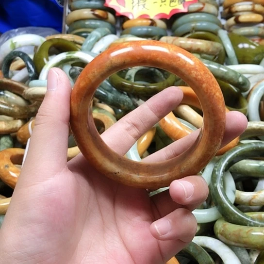 未镶嵌蛇纹石玉手镯盛***冬
