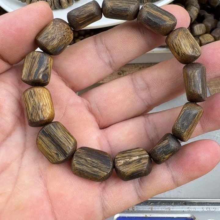 手串沉香阿*乌身手串11克加