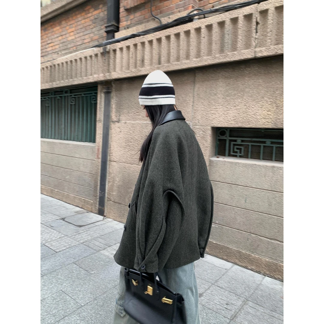 区区欧阳 挚爱款 鱼子酱大衣PU皮拼接毛呢外套女冬季宽松复古中长