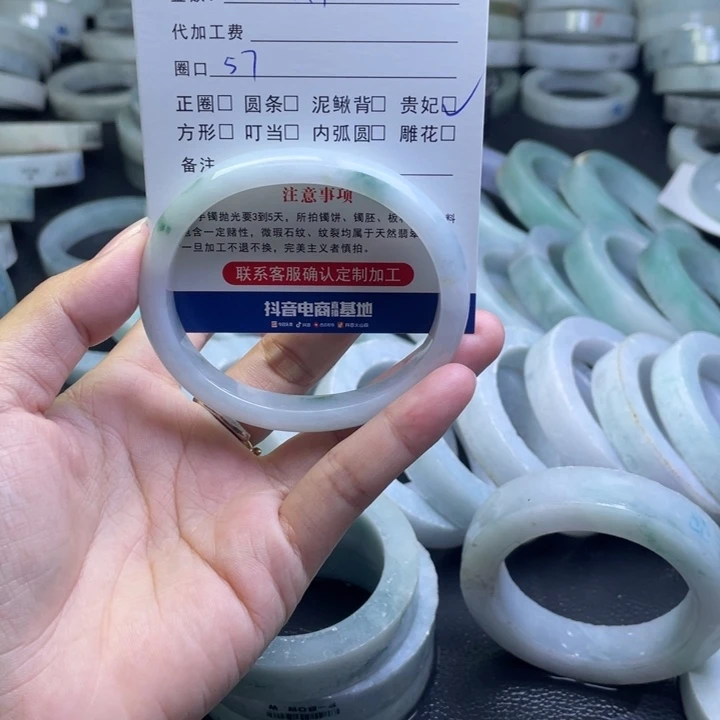 翡翠手镯未镶嵌吴*