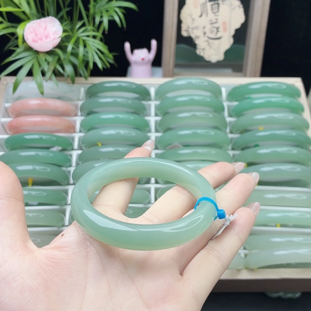 石英质玉未镶嵌手镯56